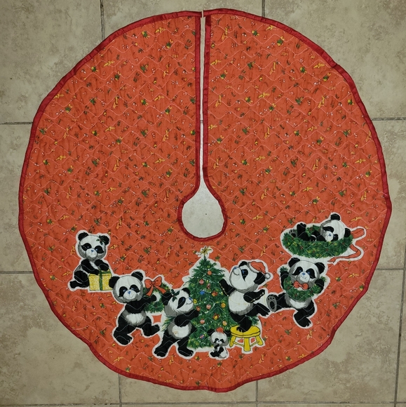 Vintage Panda Bear Quilted Christmas Tree Skirt - Picture 1 of 4